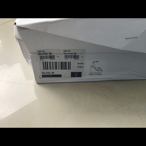 Rare Aldo Red and White Stripe knot wedge - Picture 4 of 5